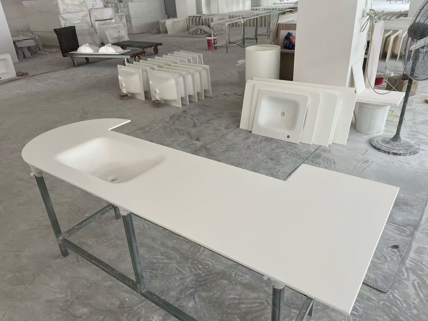 Solid surface sink production and finishing workflow